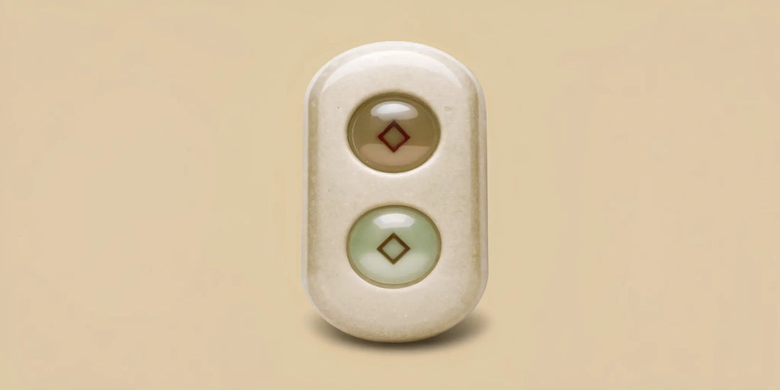 Minimalist image of two buttons highlighting the 10 signs of an unhealthy gut.