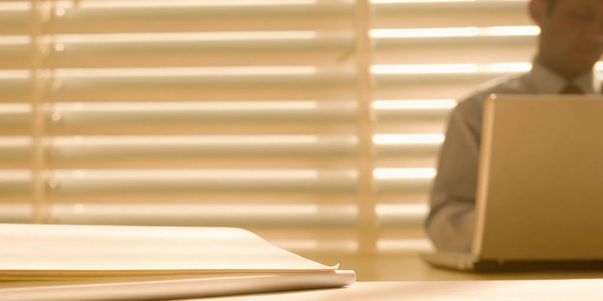 Man at his desk experiencing mental fatigue, a key symptom of brain fog.