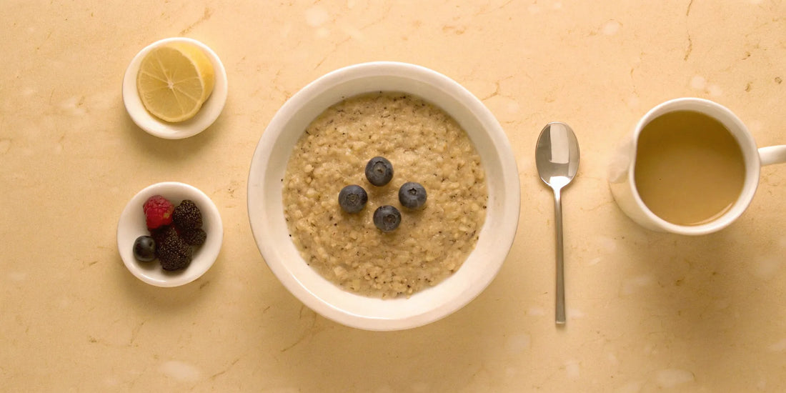 How to regulate bowel movements with a high-fiber breakfast of oatmeal and berries.
