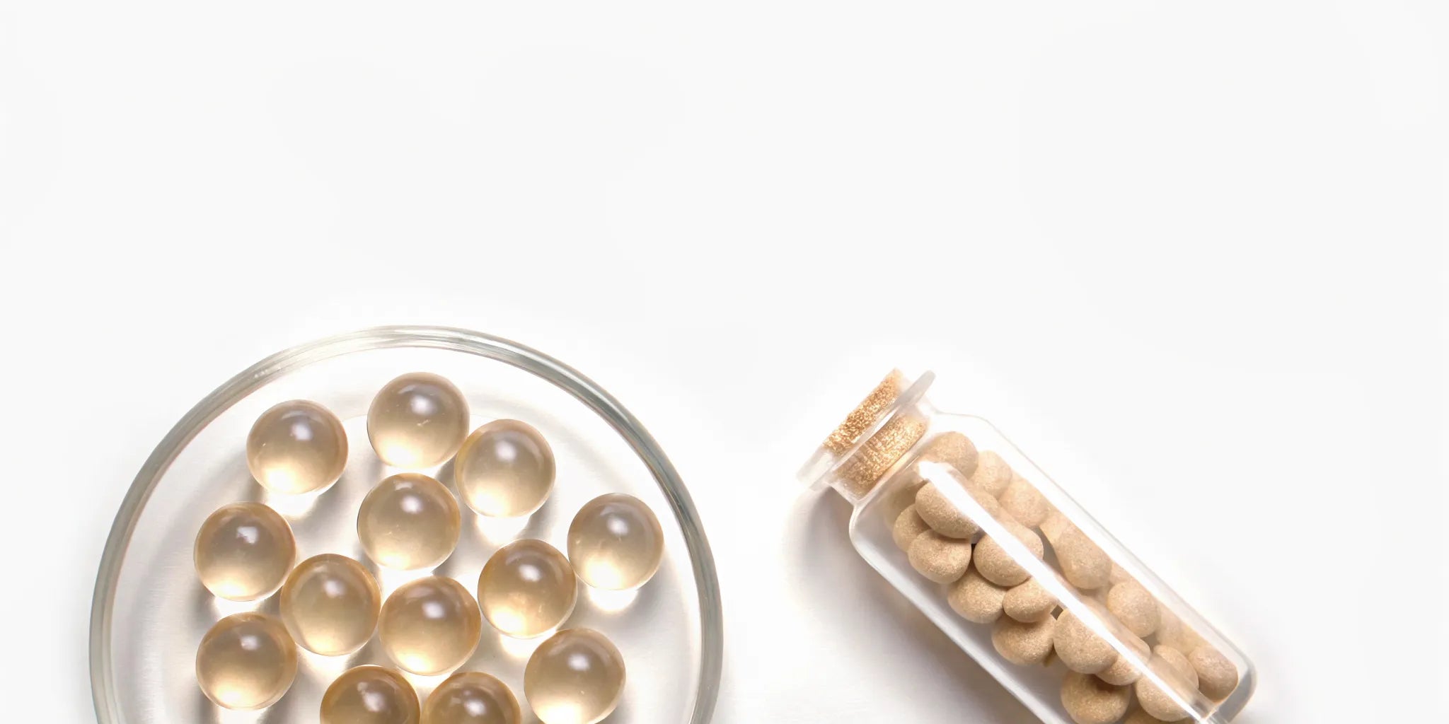Capsules and tablets of the 10 best vitamins for anxiety.